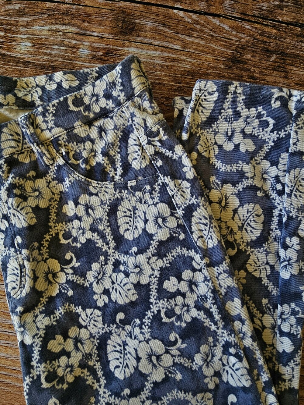 UNIQLO x Iolani Hawaiian Classics Floral Crop Leggings Jeans Pants